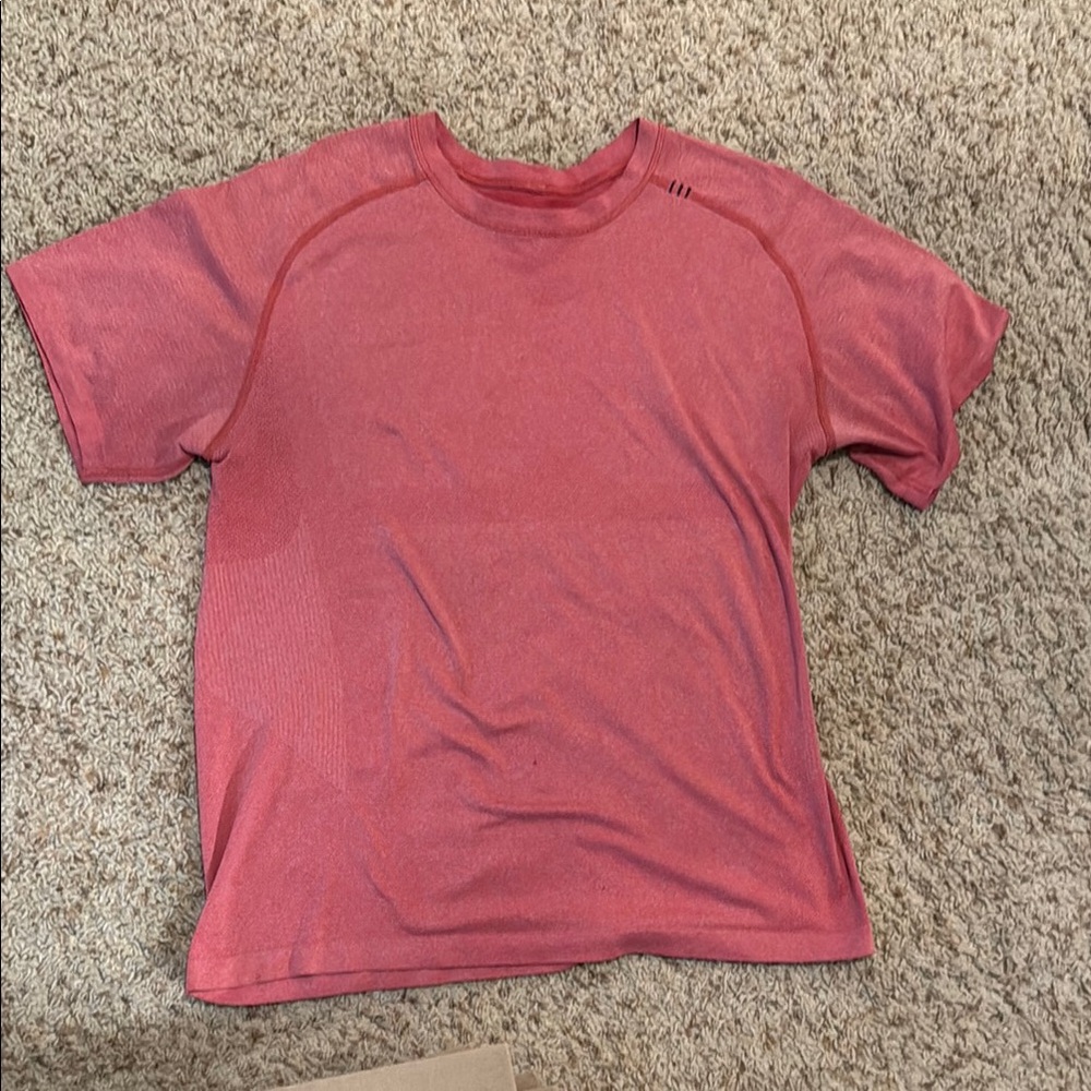Men’s Large Lululemon Red T-Shirt